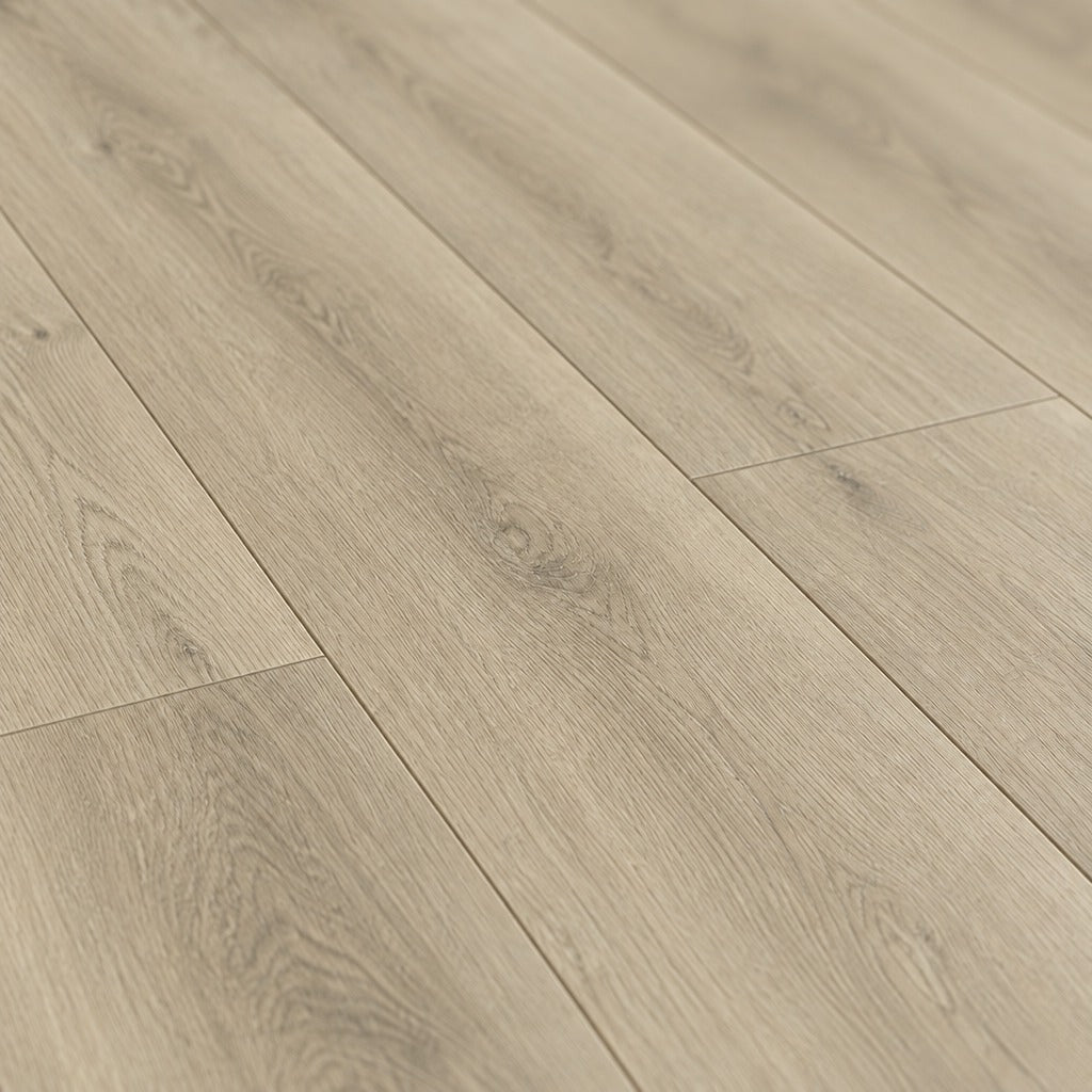 Nordvik Gotland Sand SPC vinyl plank close-up showing grain and bevelled edges